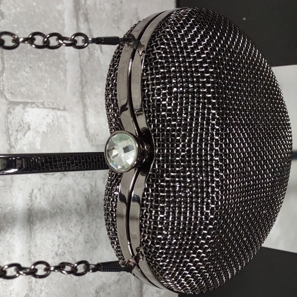 Unique Metal Heart Shaped Clutch Bag - Picture 3 of 14